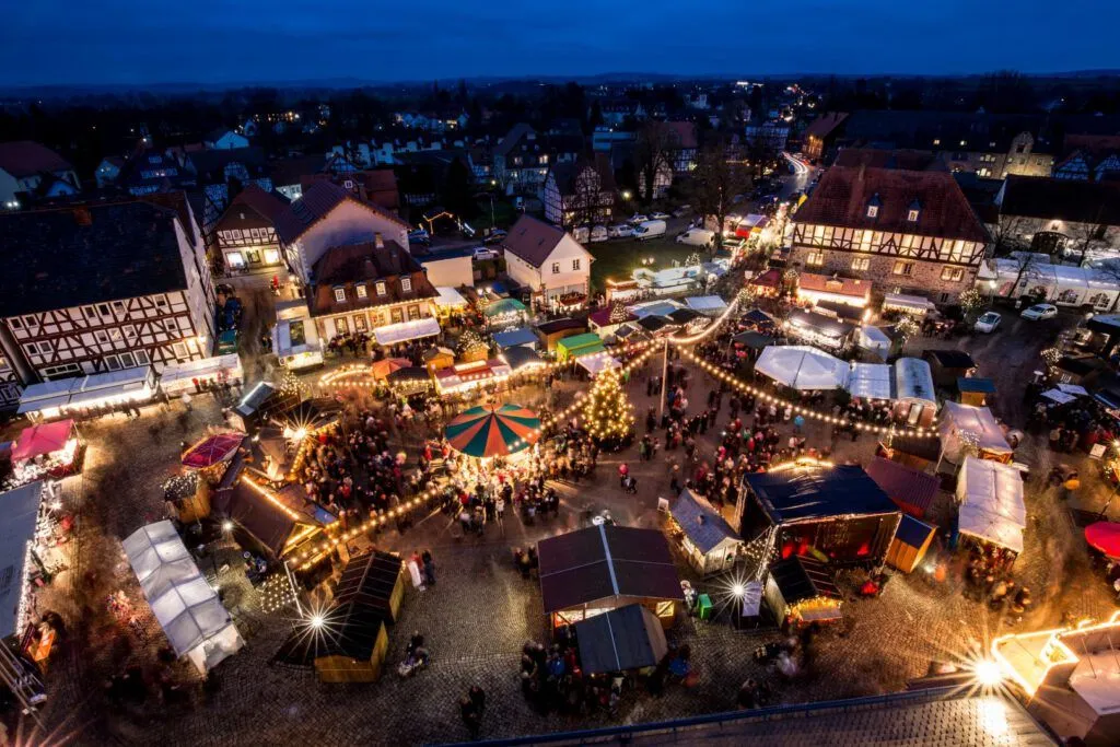Schwälmer Weihnachtsmarkt auf dem Paradeplatz in Ziegenhain